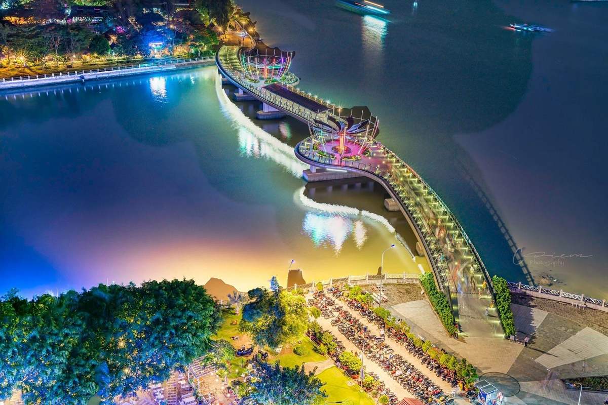 Bến Ninh Kiều về đêm