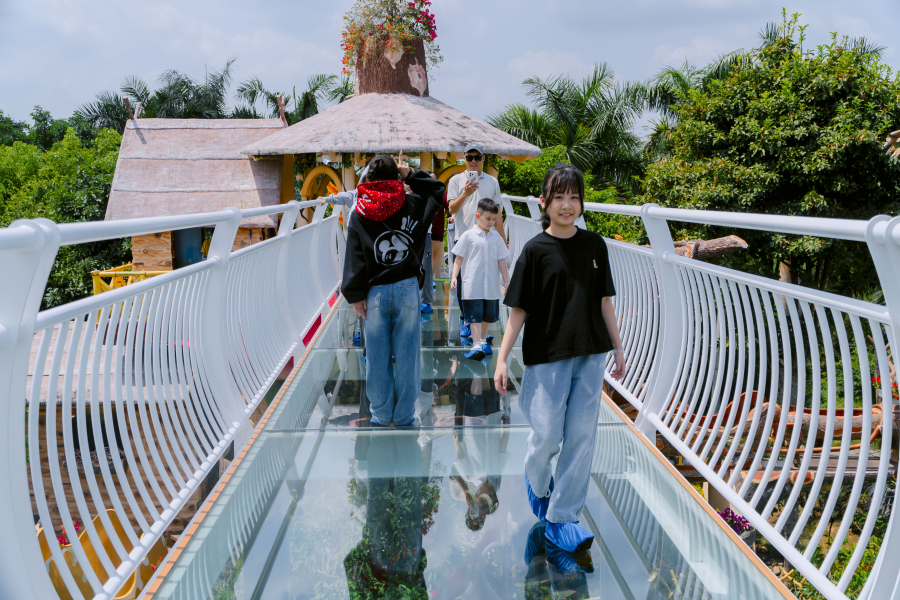 TRẢI NGHIỆM CẦU KÍNH MỸ KHÁNH