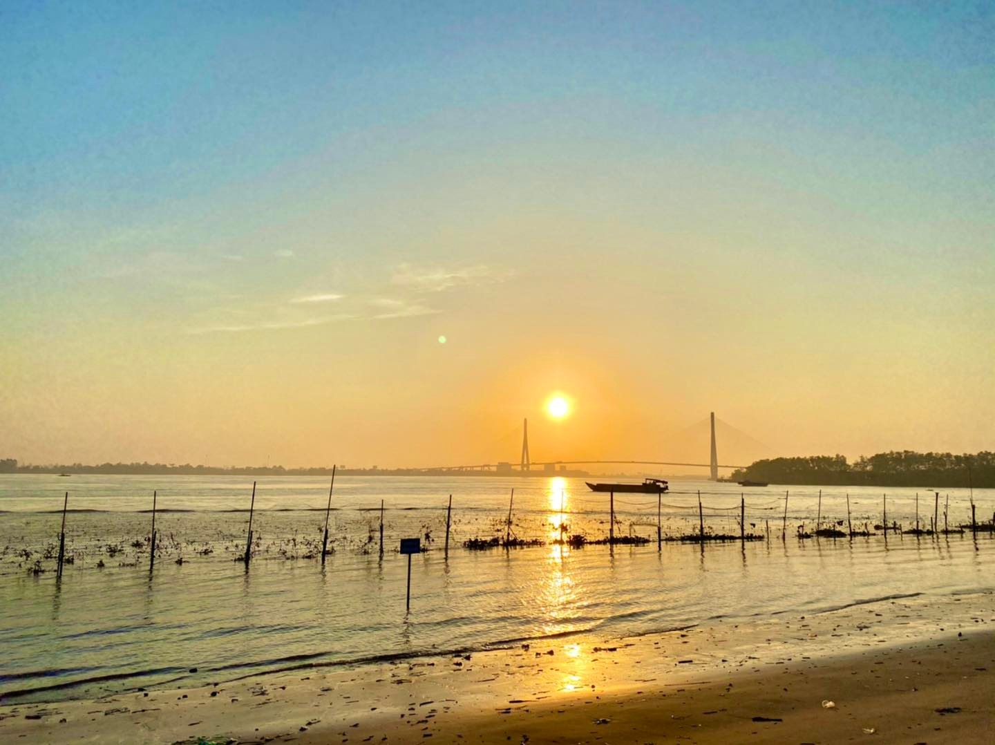 Bình minh trên biển Cần Thơ