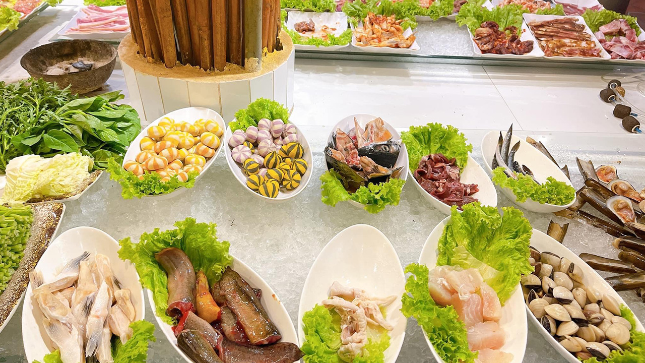 Kho thức ăn đồ sộ từ món chính đến món ăn kèm