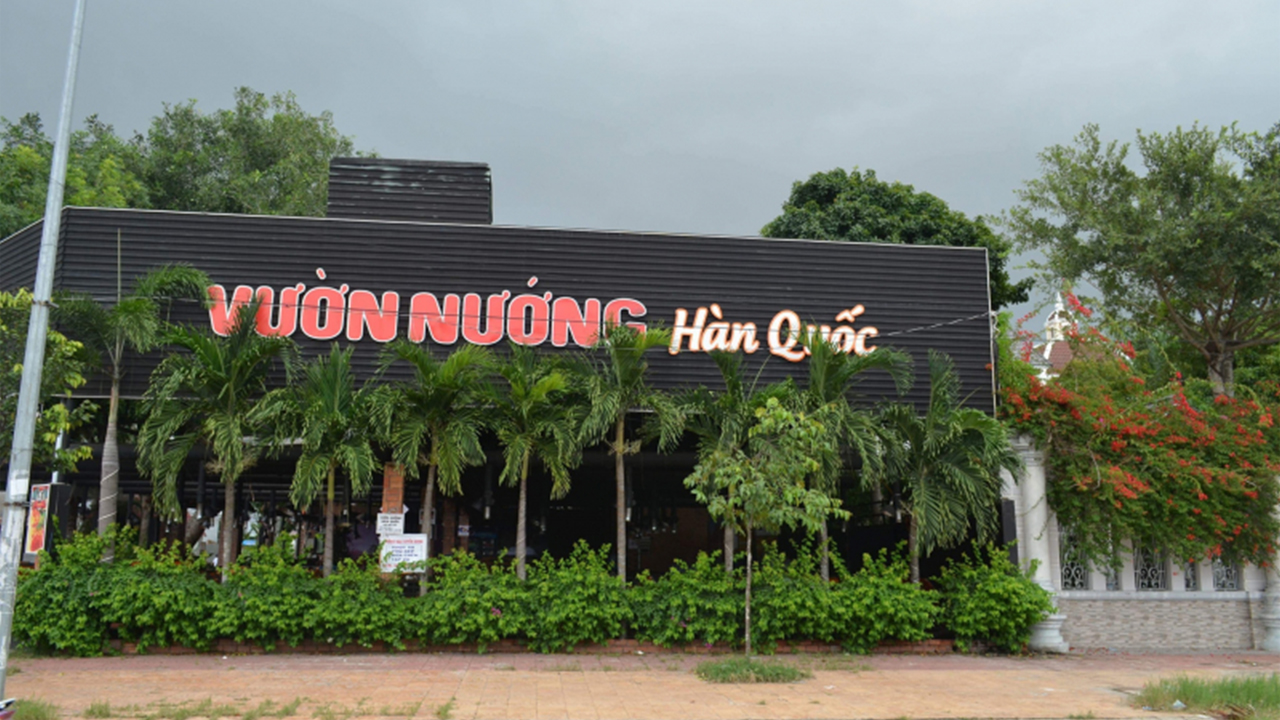 Quán được bao trùm bởi không gian "xanh"