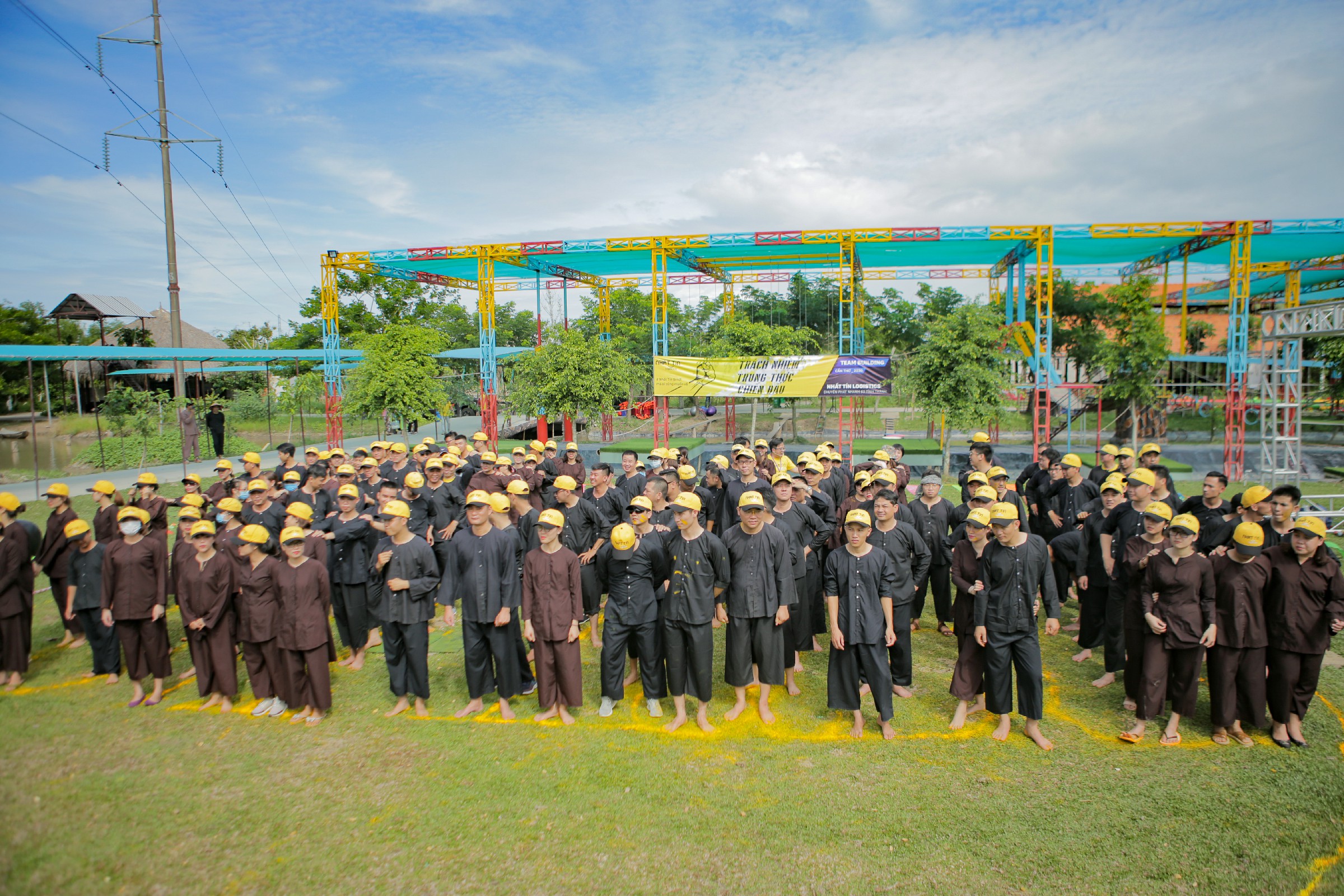 Tổ chức tiệc kết hợp teambuilding