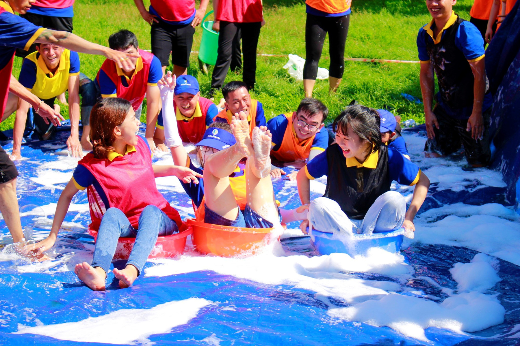 TEAMBUILDING LÀ GÌ? GỢI Ý VỀ CÁC HÌNH THỨC TEAMBUILDING PHÙ HỢP DÀNH CHO DOANH NGHIỆP