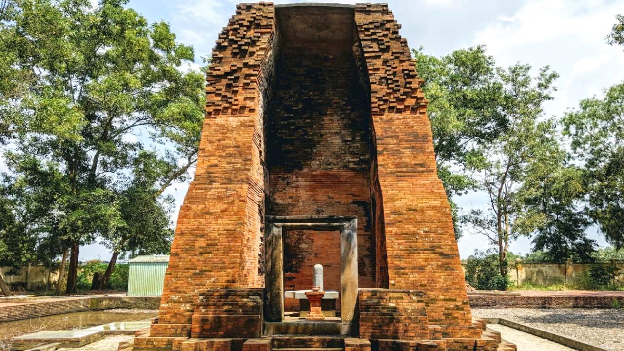 Tháp Cổ Vĩnh Hưng