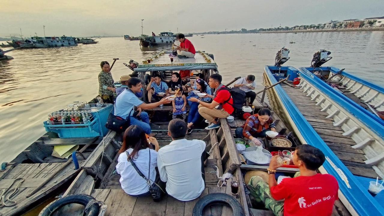 Chợ nổi Long Xuyên