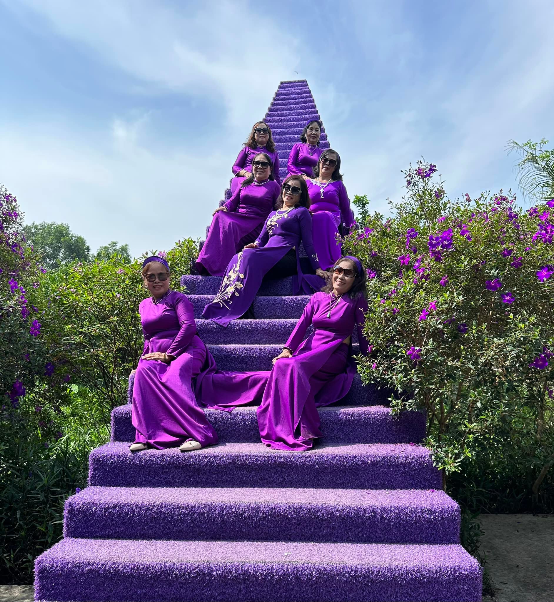 check-in-cung-chiec-cau-mau-tim-view-bau-troi