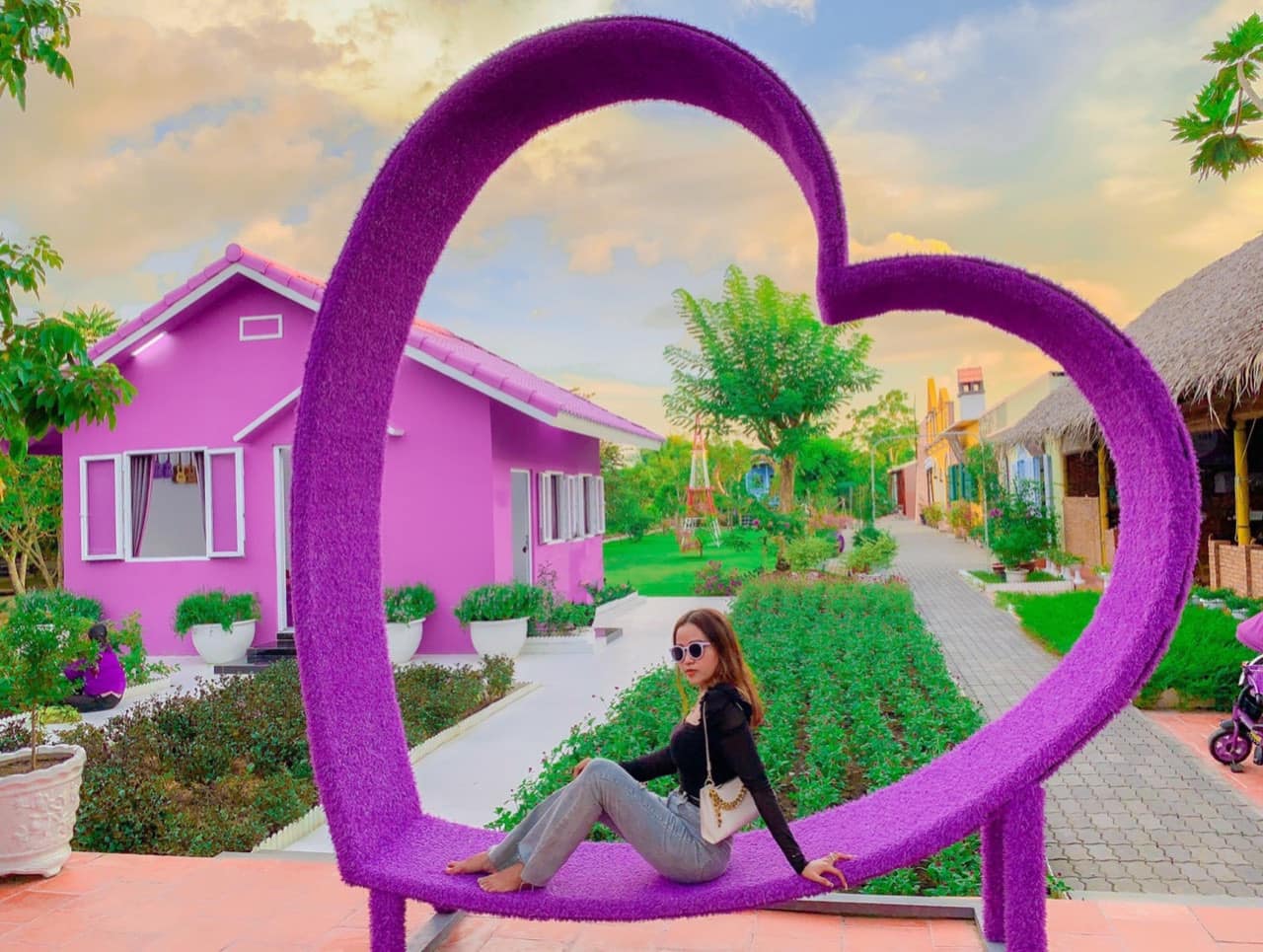 trai-tim-mau-tim-the-hien-cho-tinh-yeu-thuy-chung