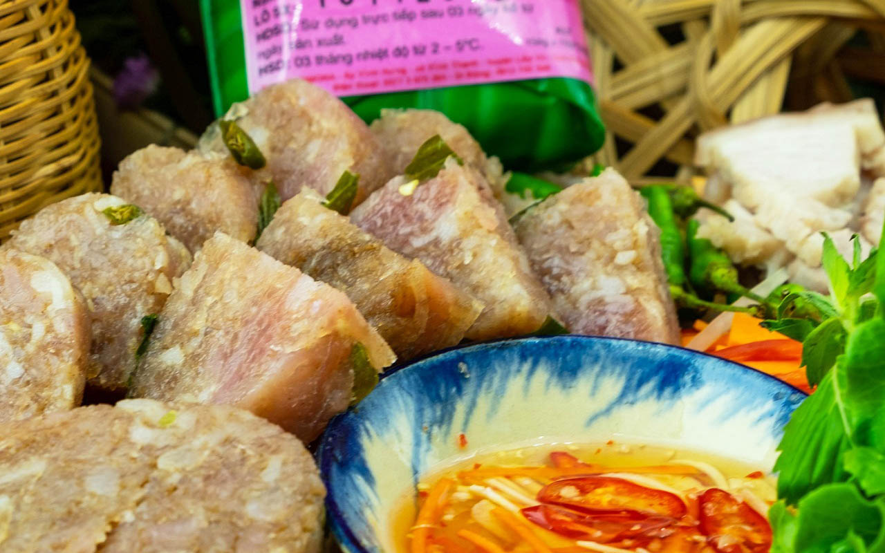 Đặc sản bì mắm Đồng Tháp