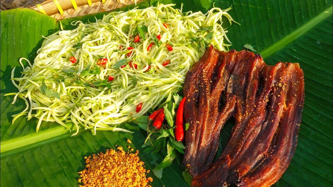 Gỏi xoài trộn khô cá