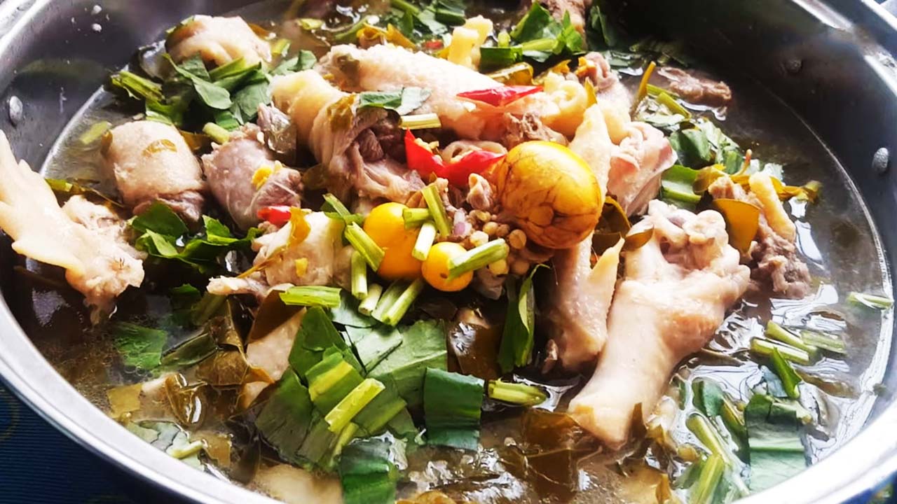 Lẩu gà nấu lá giang