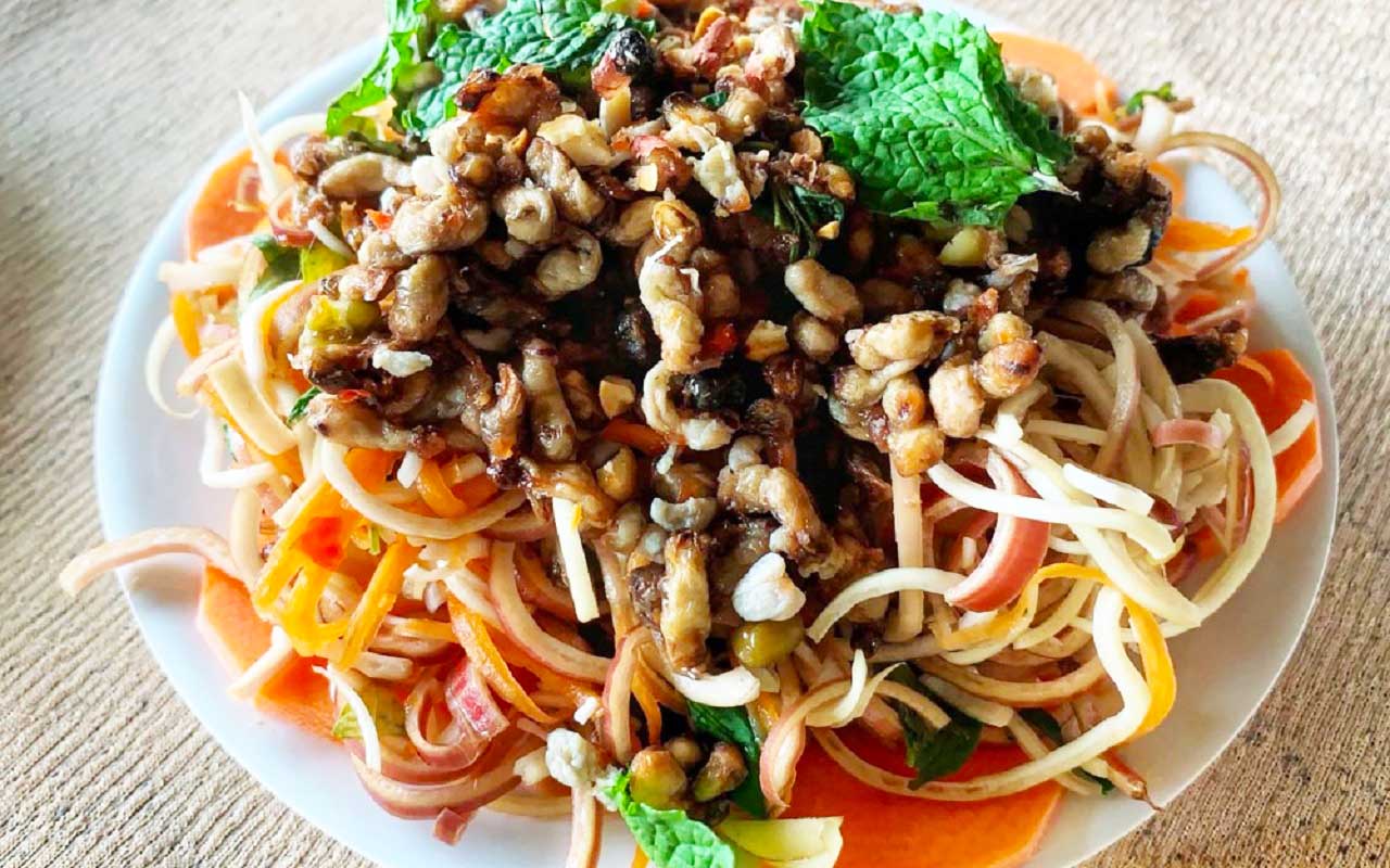 Gỏi ong non Cà Mau