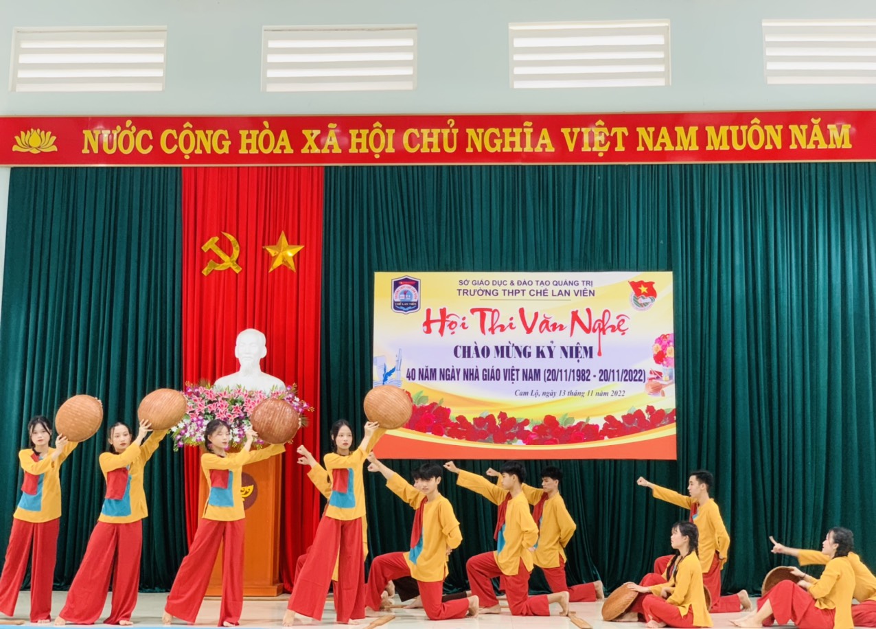 Múa tri ân thầy cô