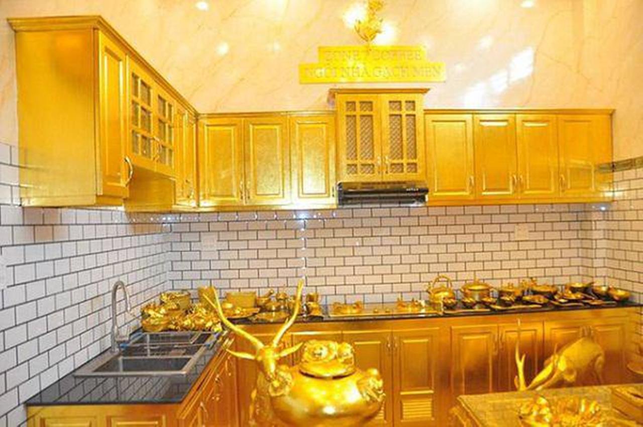 Nhà bếp ngôi nhà dát vàng ở Cần Thơ