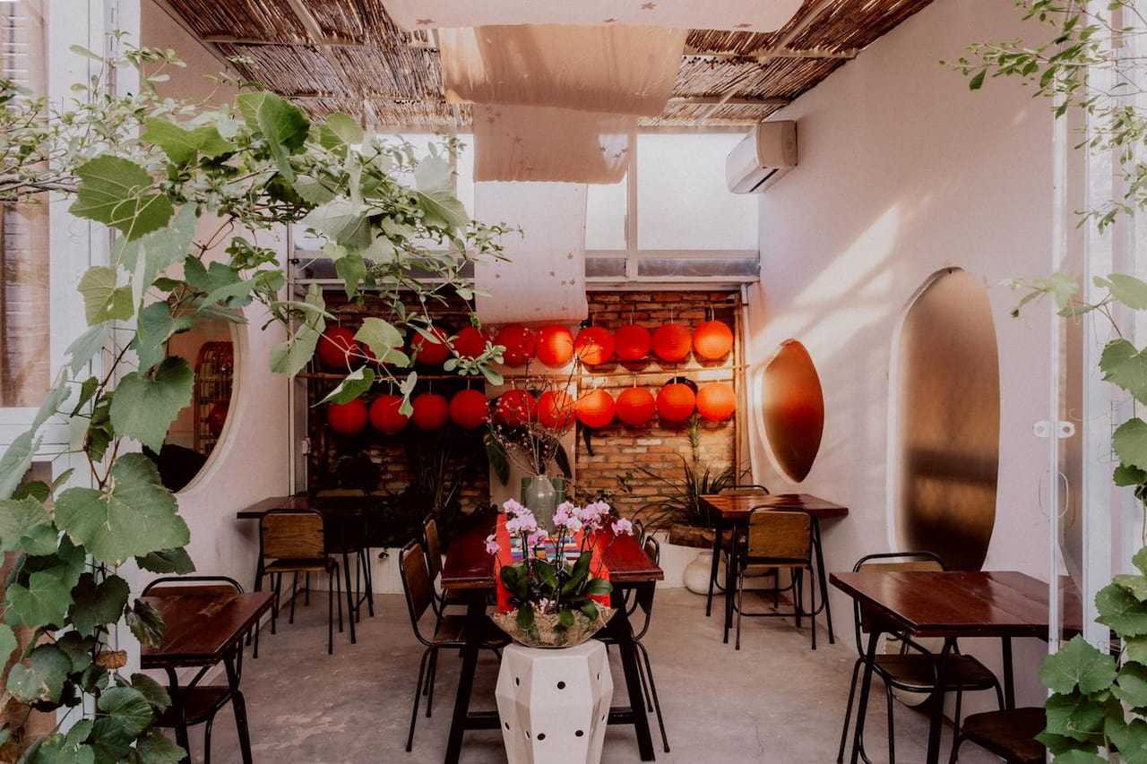 Quán cafe đẹp ở Cần Thơ - Chò Nâu Minimalism 