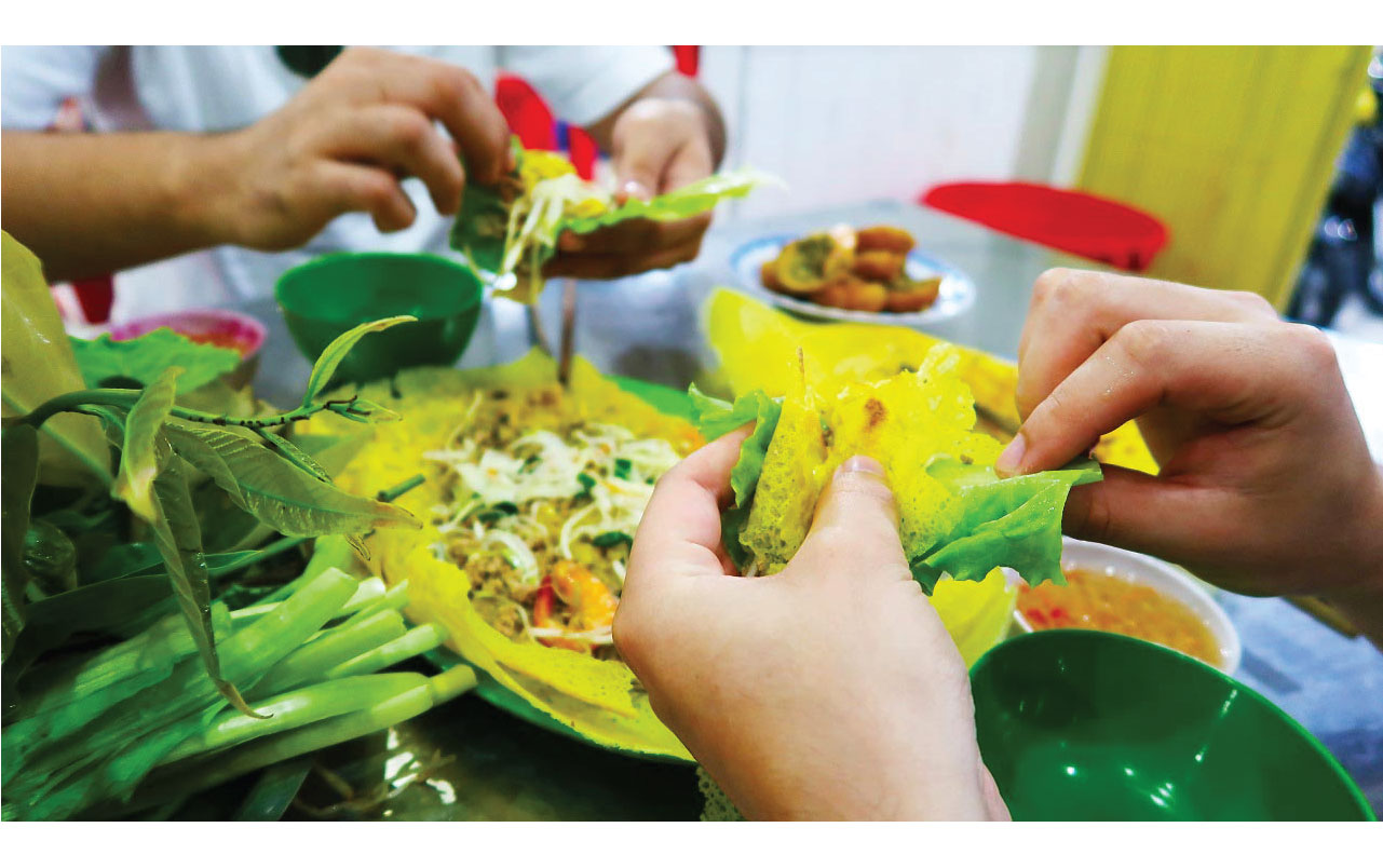 Thưởng thức bánh xèo sao cho ngon