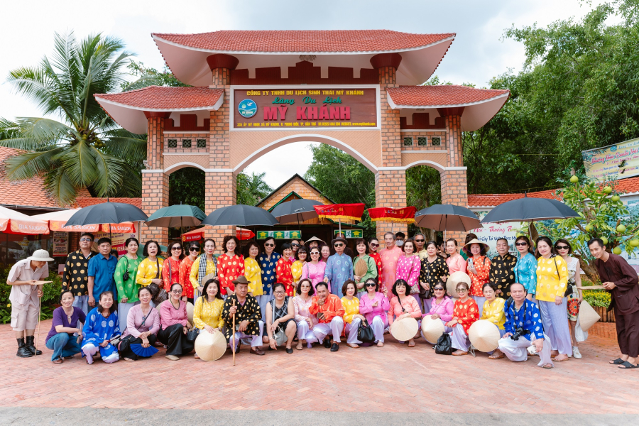 SPECIAL TOUR PROGRAM