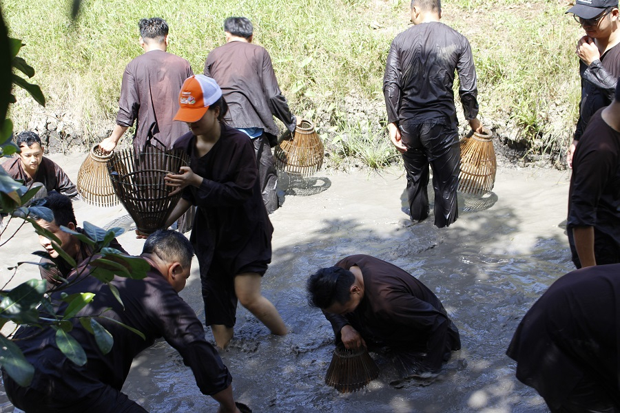 TÁT MƯƠNG BẮT CÁ (MS010)