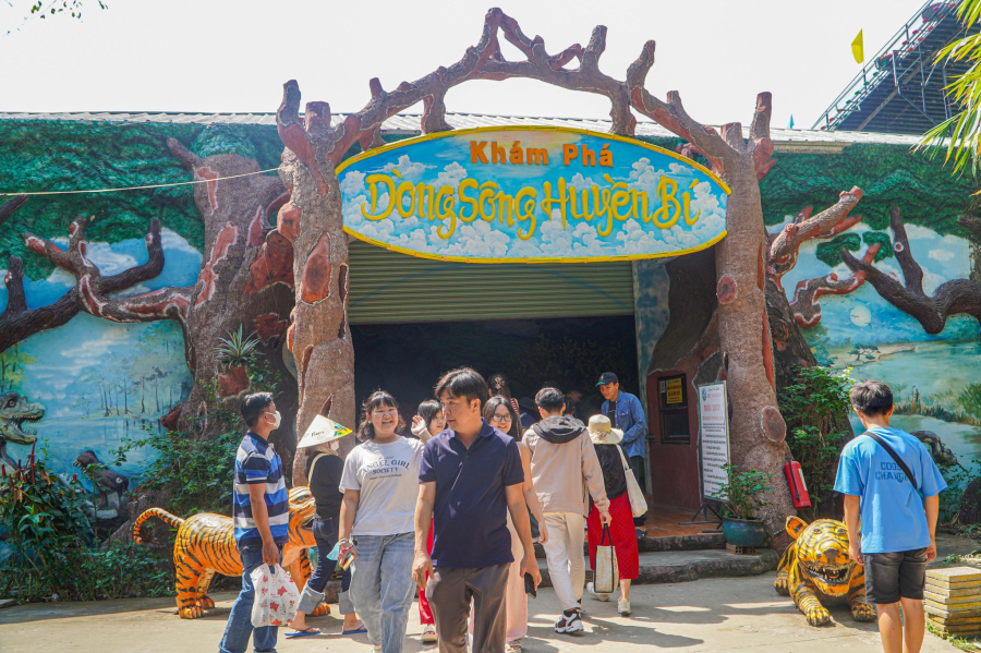 DÒNG SÔNG HUYỀN BÍ