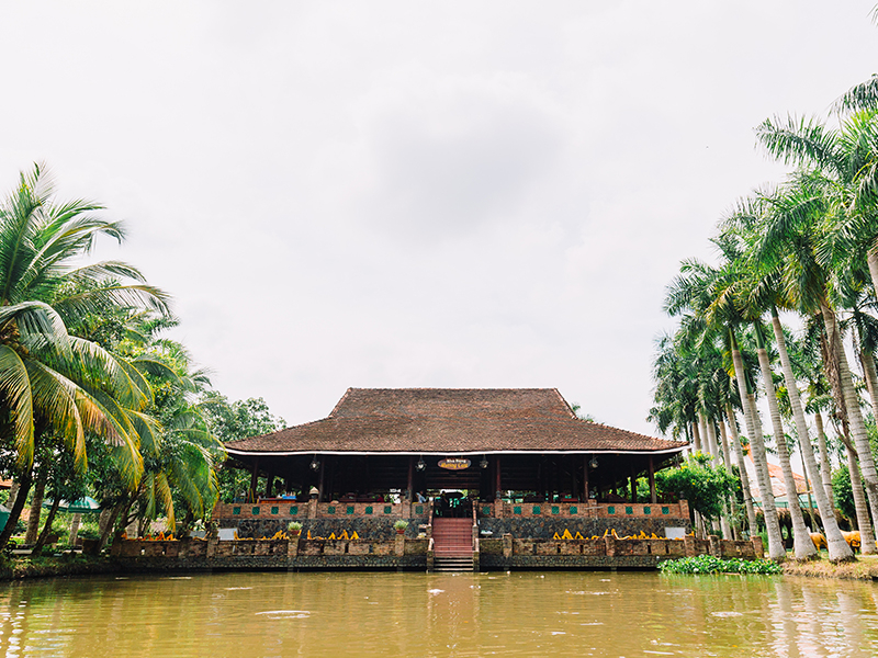 HUONG CAU RESTAURANT