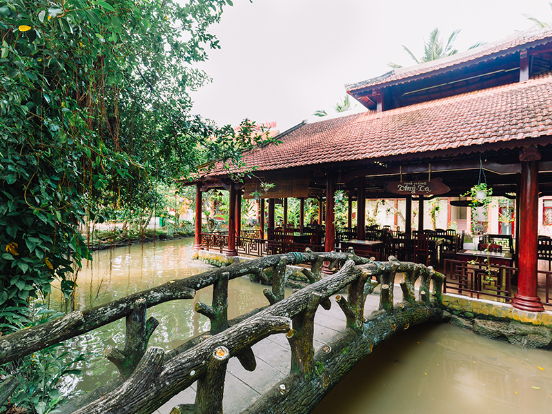 NHÀ HÀNG THỦY TẠ