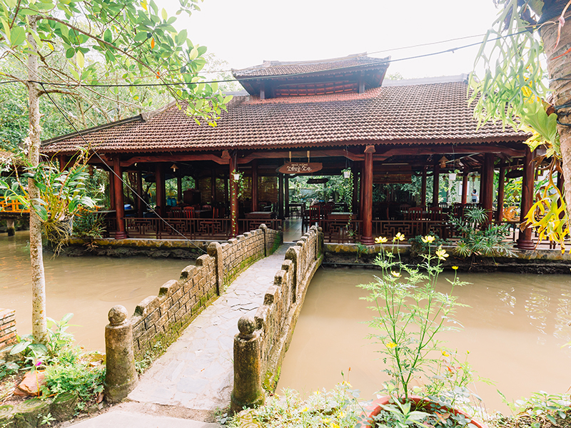 NHÀ HÀNG THỦY TẠ