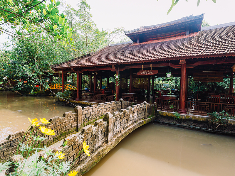 NHÀ HÀNG THỦY TẠ