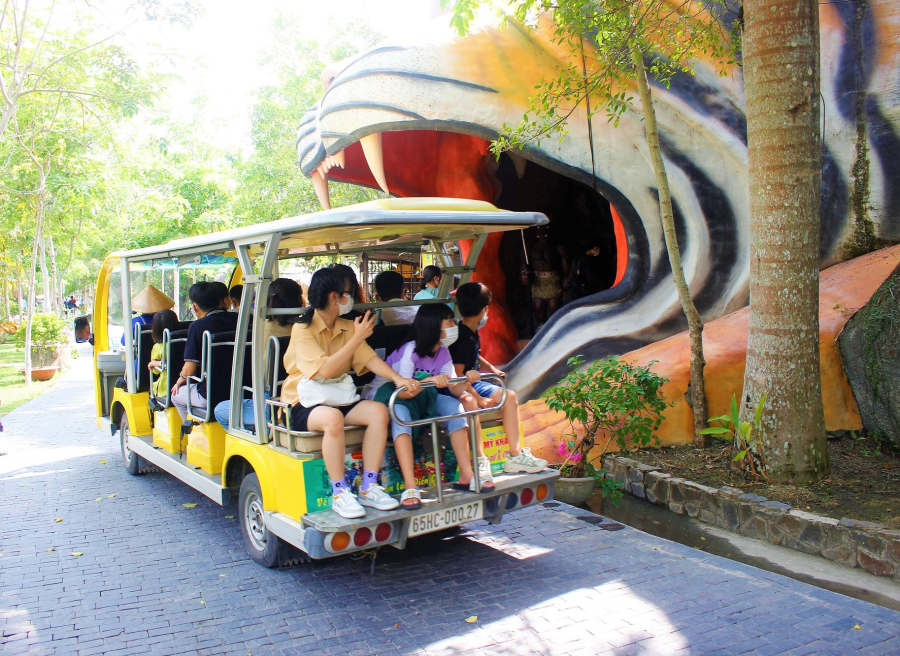 MY KHANH ELECTRIC TAXI