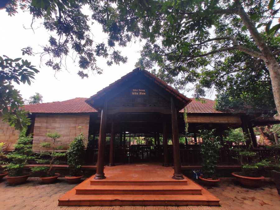 OLD HOUSE RESTAURANT